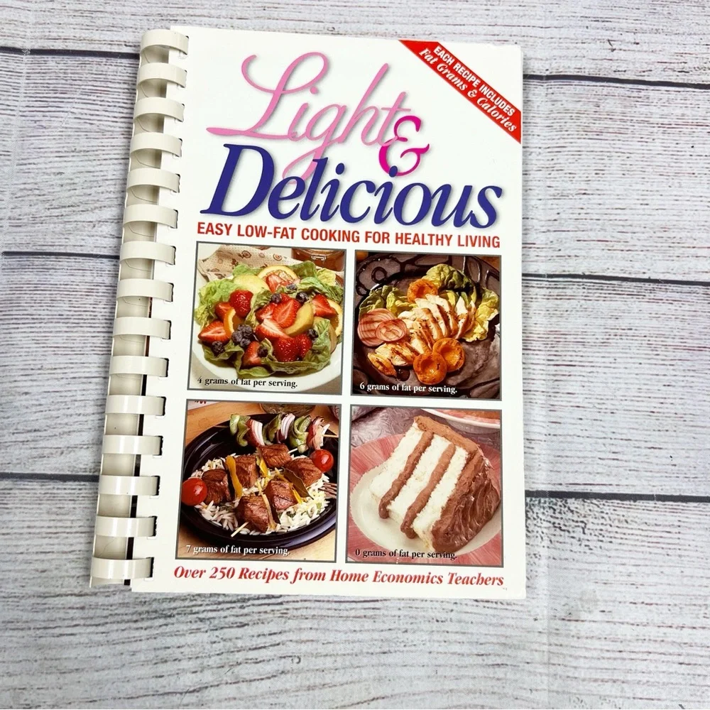 Vintage Light & Delicious Low-Fat Spiral Cook Book 1996 Healthy Recipes